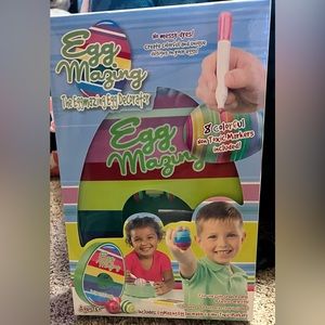 EggMazing Easter Egg Decorator Kit 8
Colorful Non Toxic Markers NEW